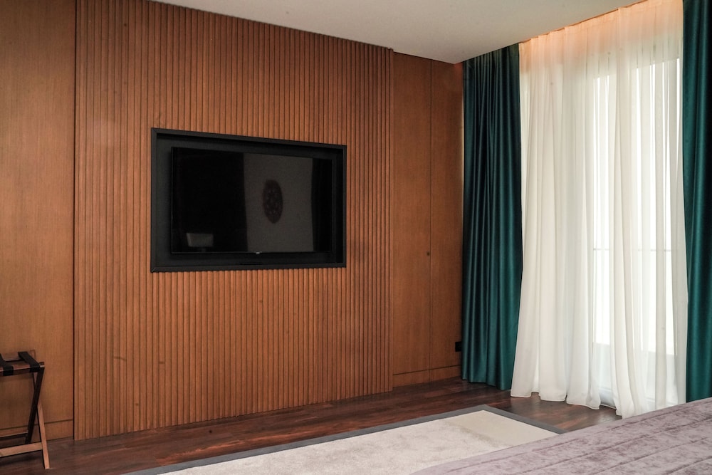 Supreme Hotel 60/72