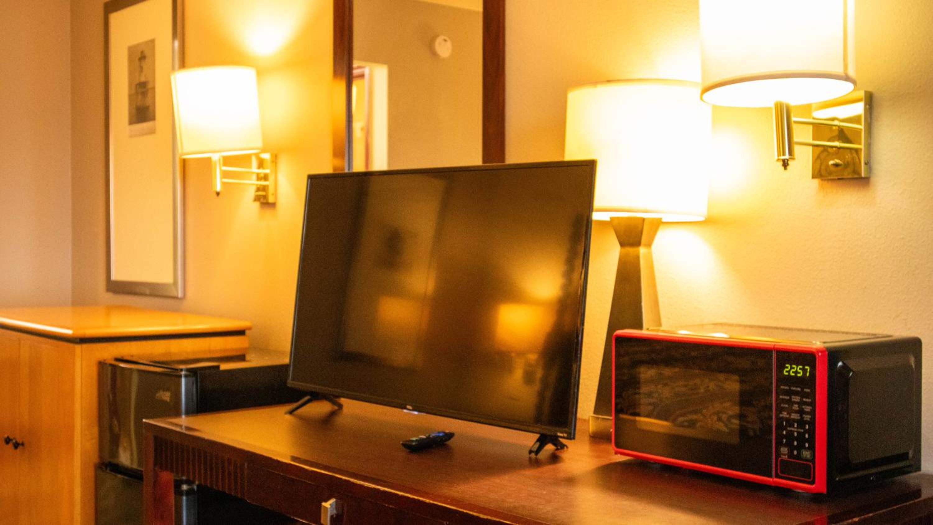 DAYS INN YANCEYVILLE 13/32