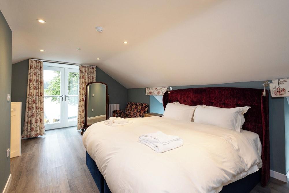 Room, King Bed, Lake View, Ground Floor