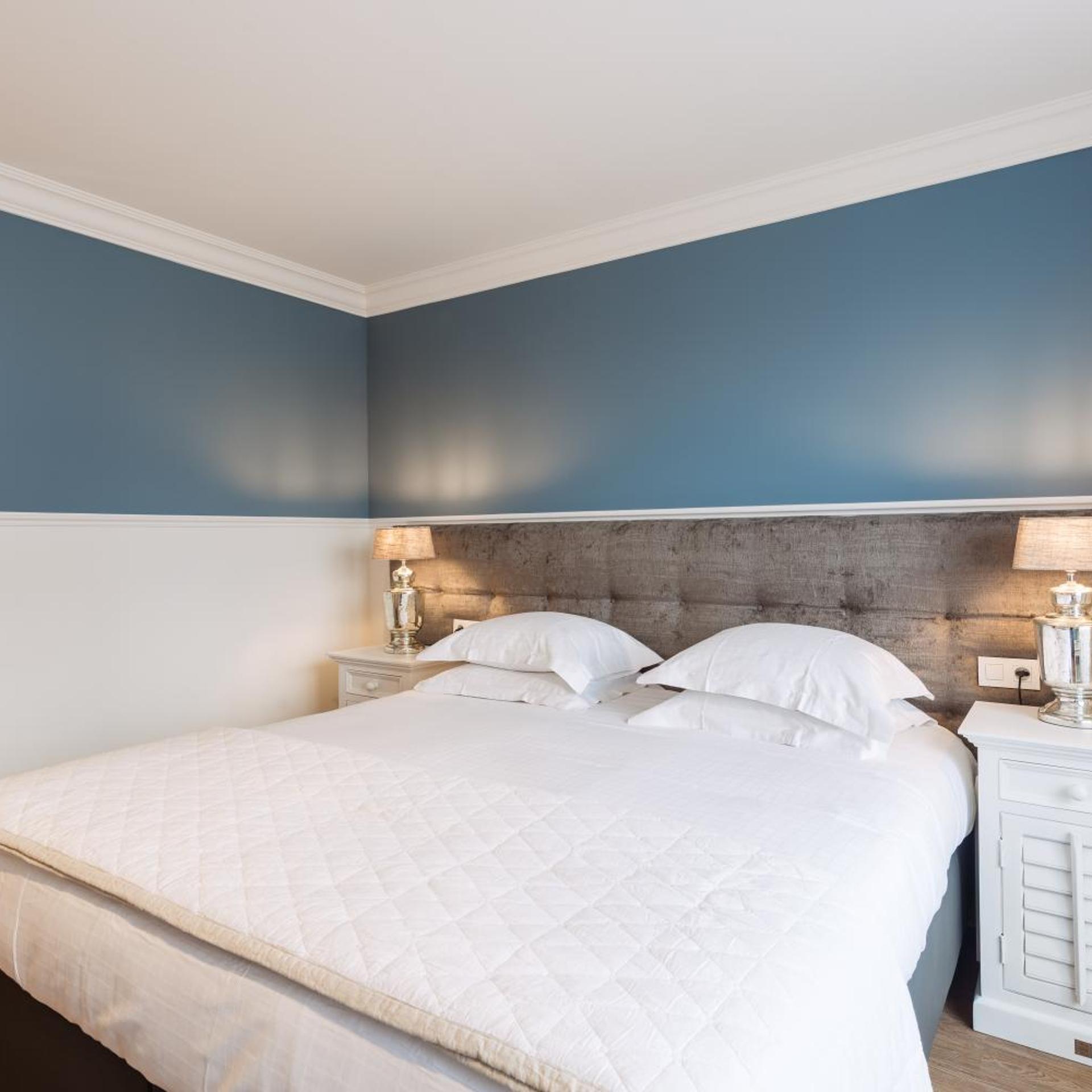 Courtyard, Twin Beds