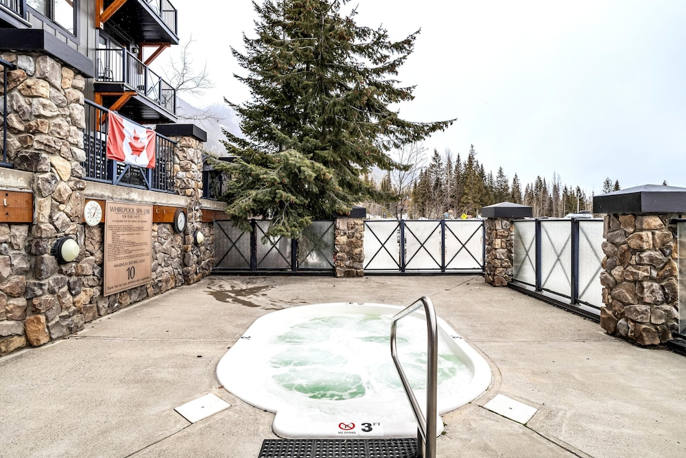 Glacier Mountaineer Lodge 17/32