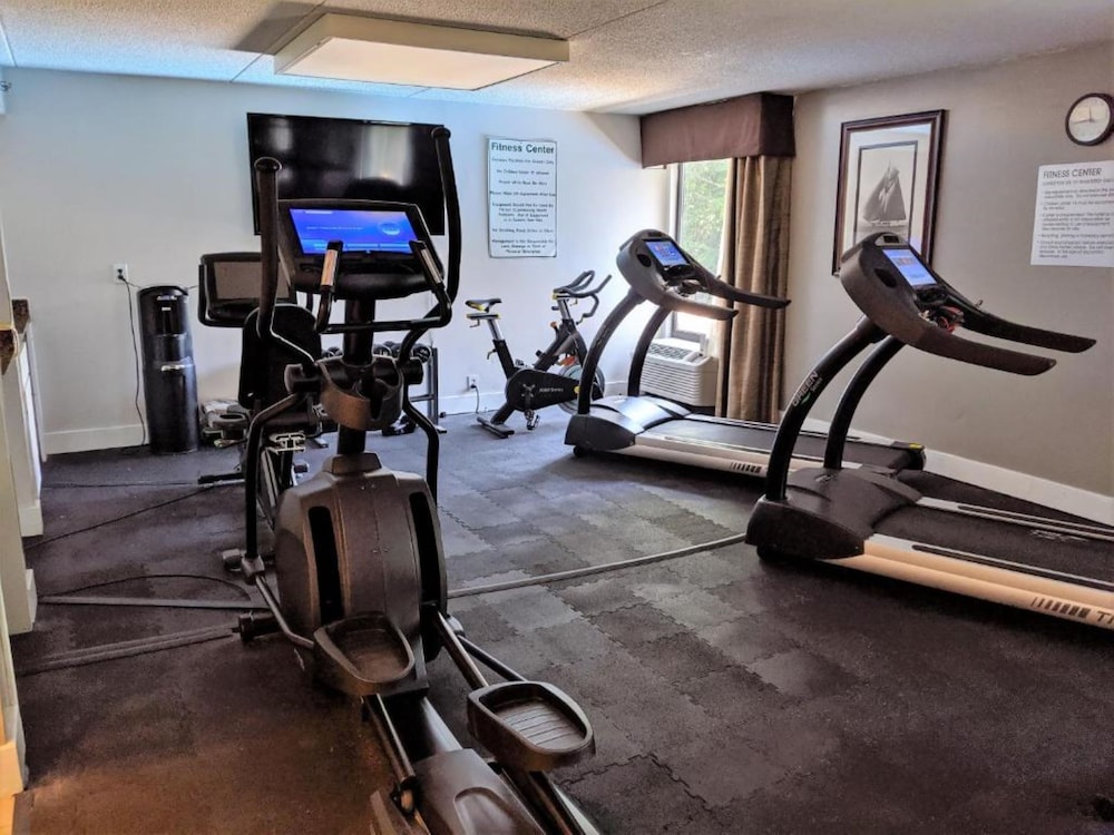 Wyndham Garden Charlotte Executive Park 8/23