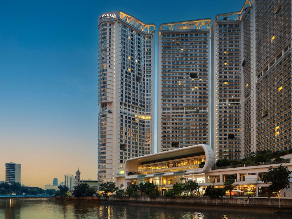 Novotel Suites Manila At Acqua 2/52