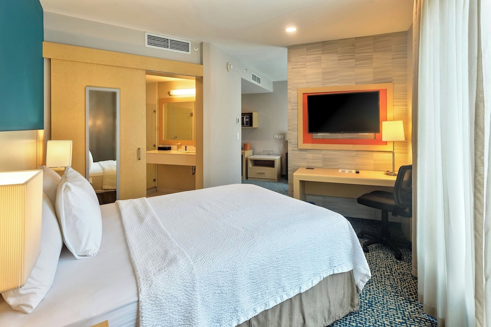STUDIO, QUEEN BED