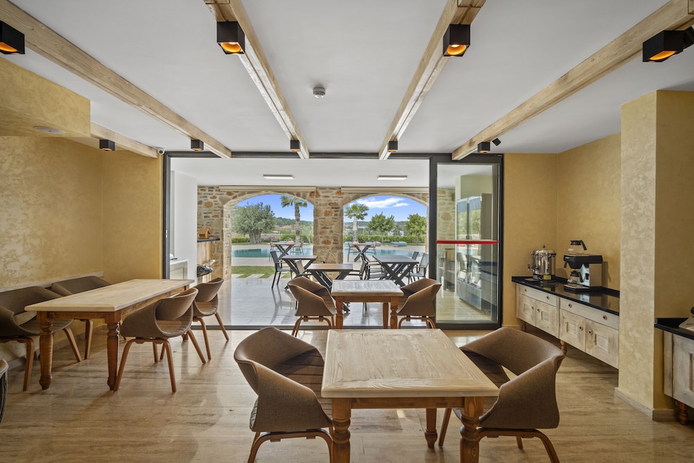 Zeyt Inn Hotel 15/32
