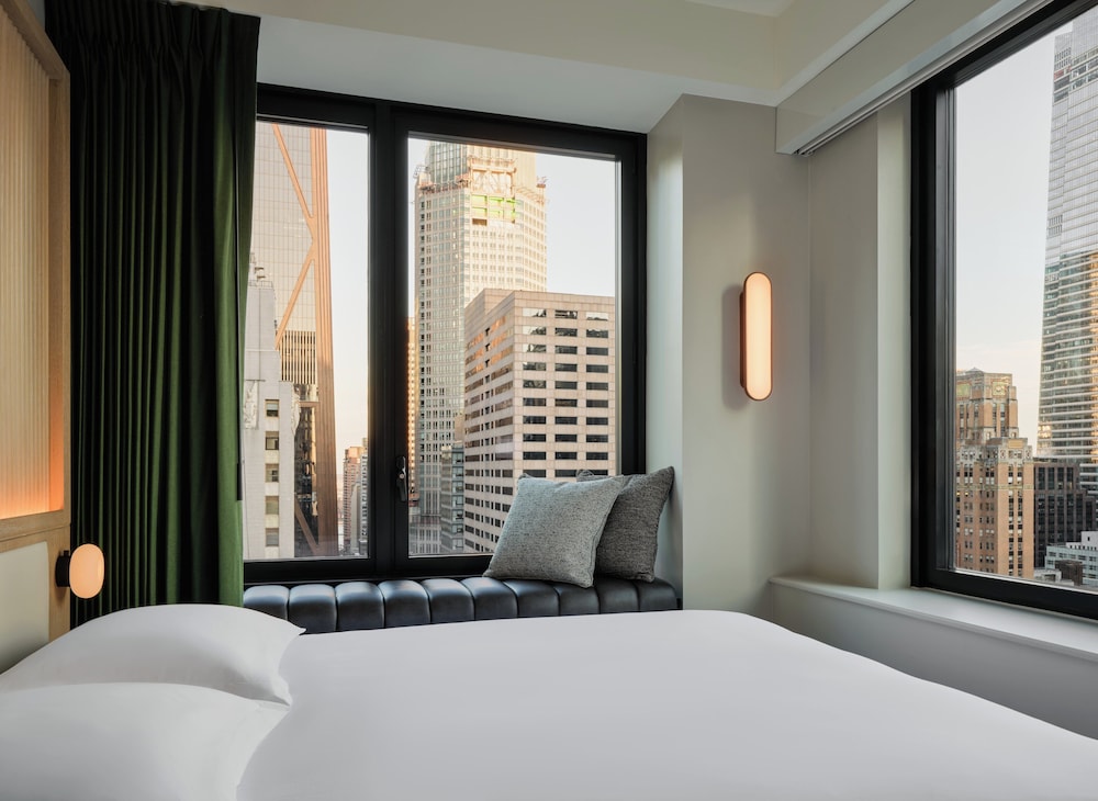 Premium, King Bed, Empire Building View, Terrace, High Floor