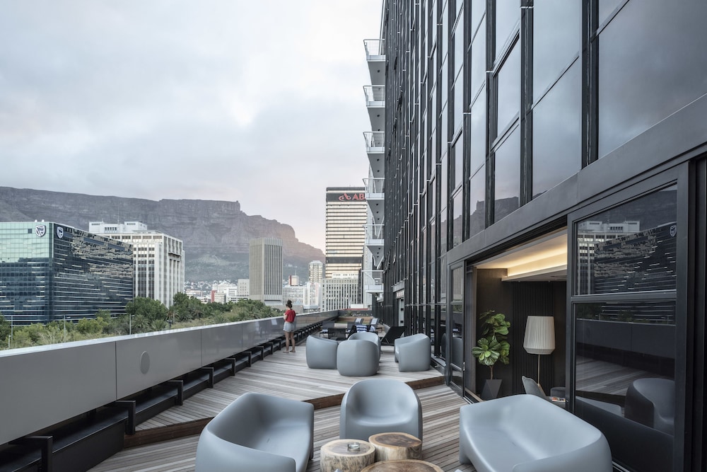 The Onyx Hotel 4/64