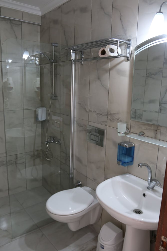 Otel Eroglu 38/44