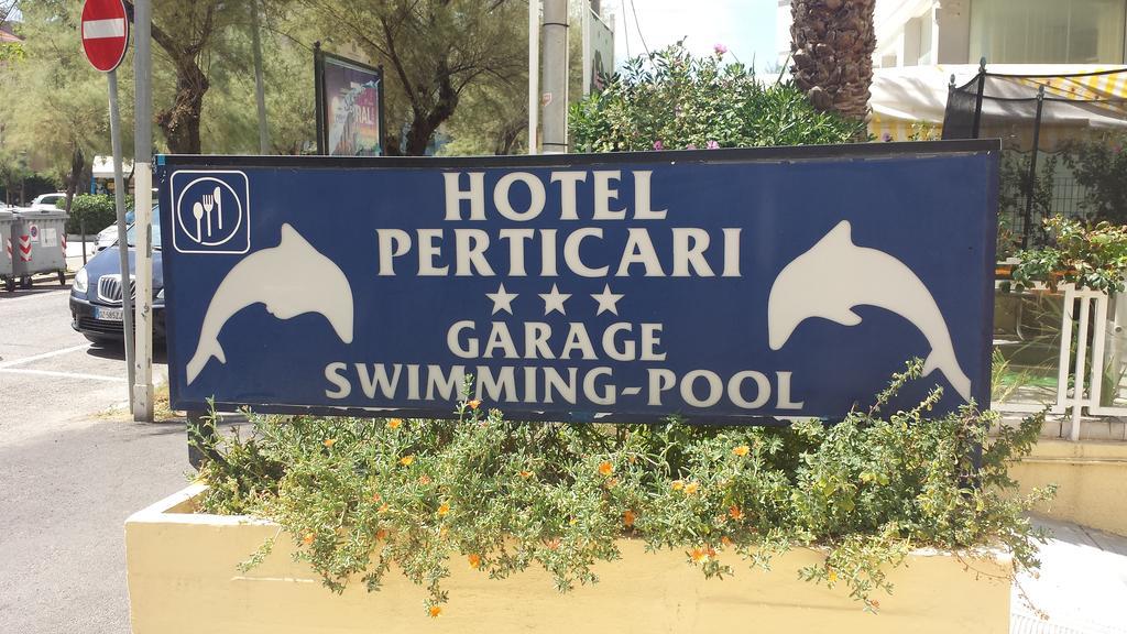 Hotel Perticari 6/25
