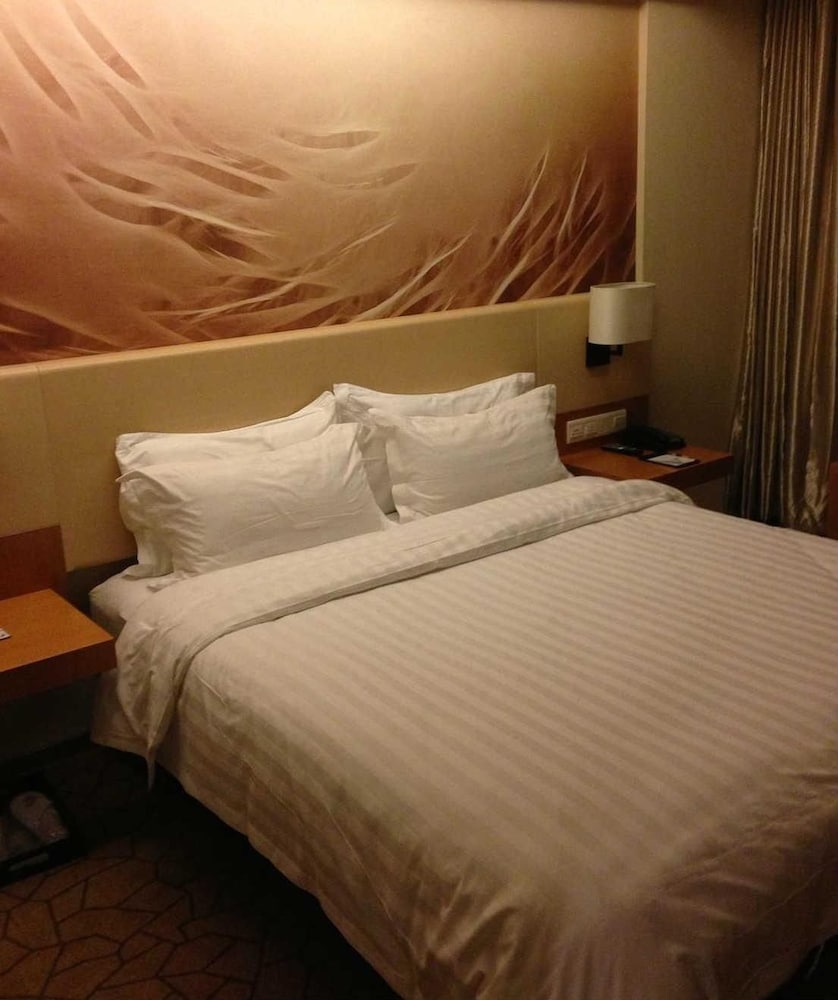 Metropolo Jinjiang Hotels (Nanchang Honggutan Wanda Plaza) 13/22