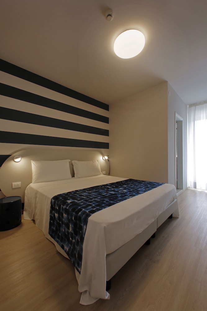 Hotel Smeraldo 8/29