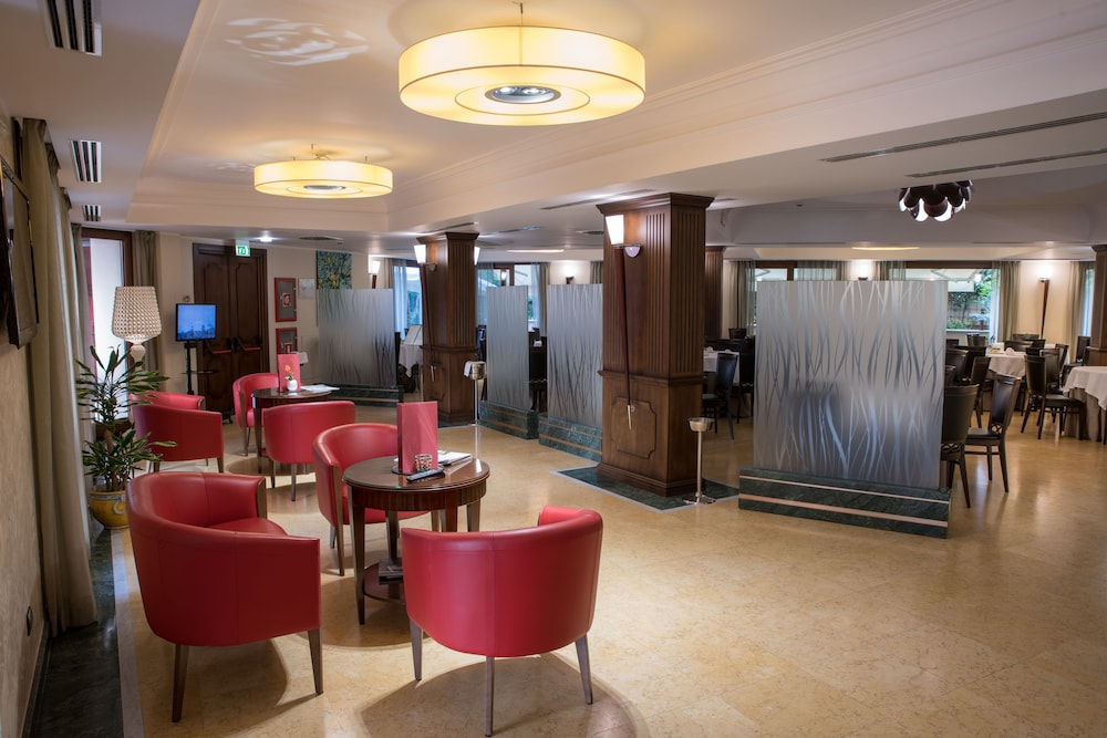 Artemis Hotel 60/69