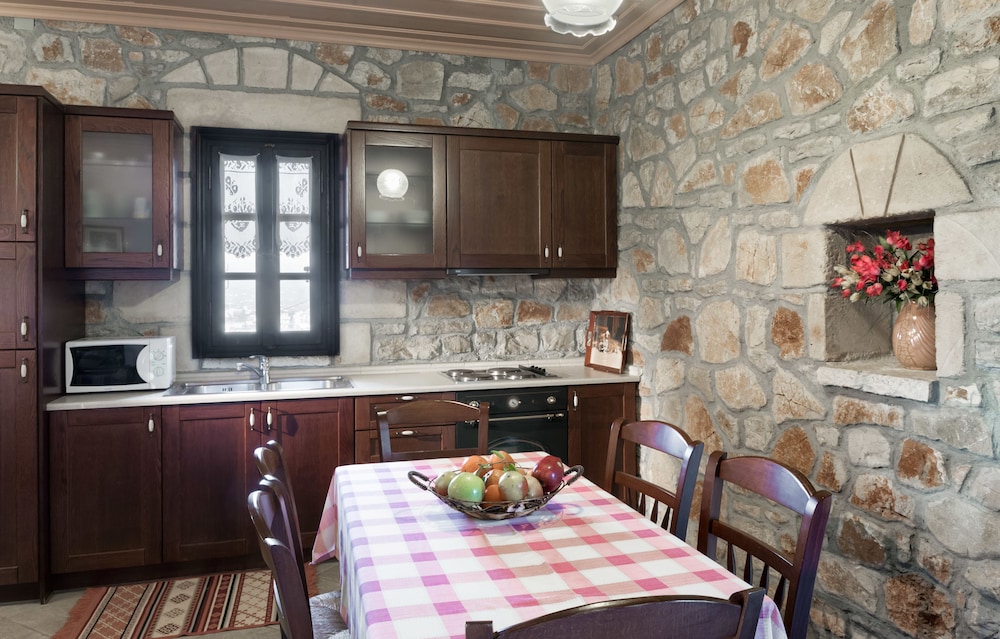 Klymeni Traditional Homes 33/50