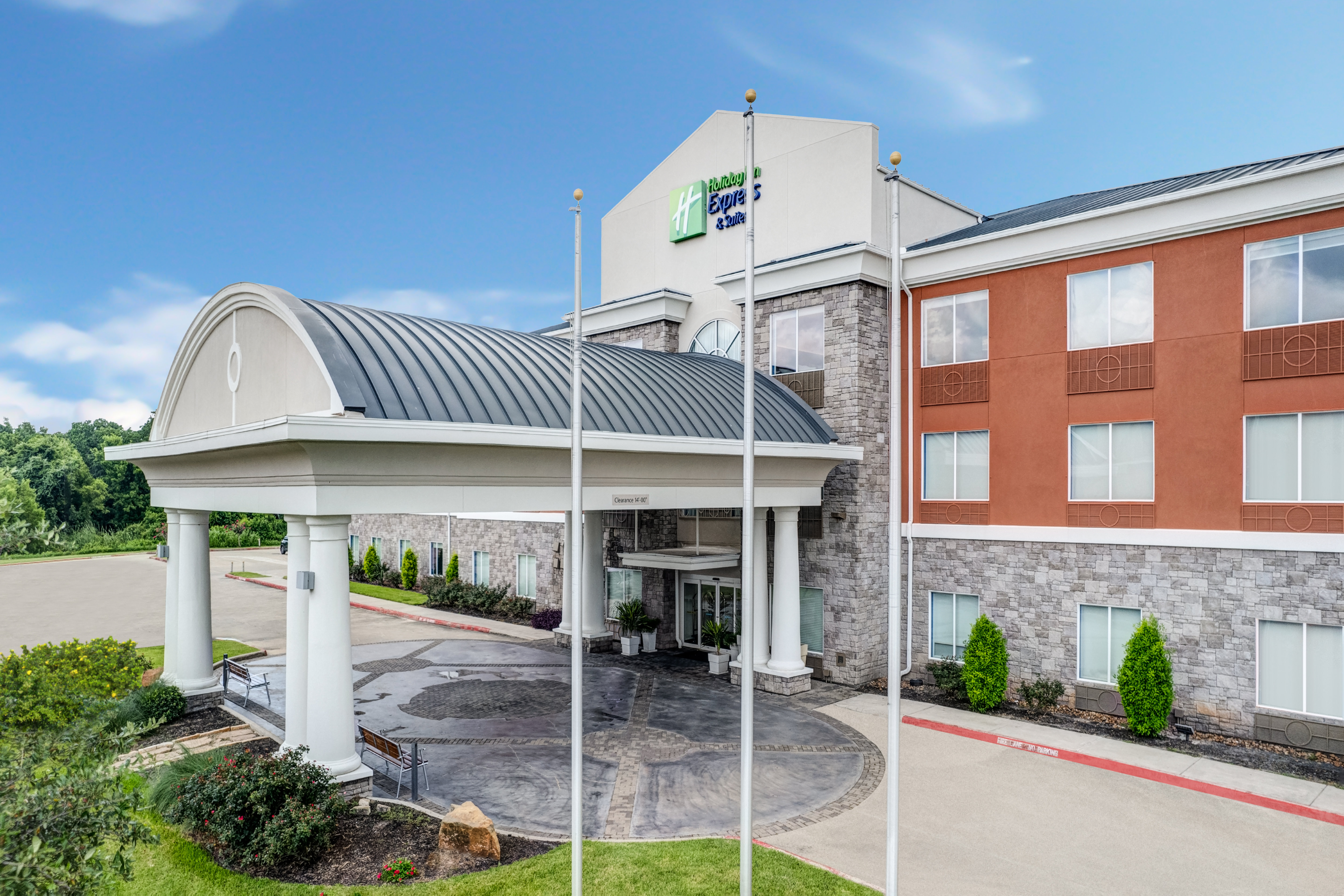 Holiday Inn Express Suites Clute Lake Jackson 58/63