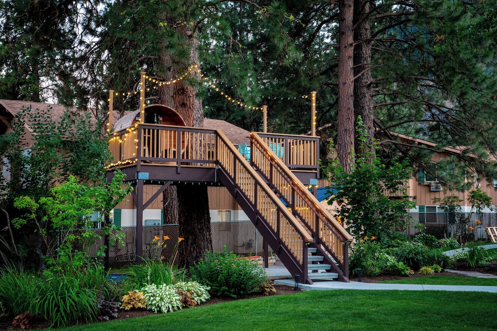Blue Elk Inn 5/51