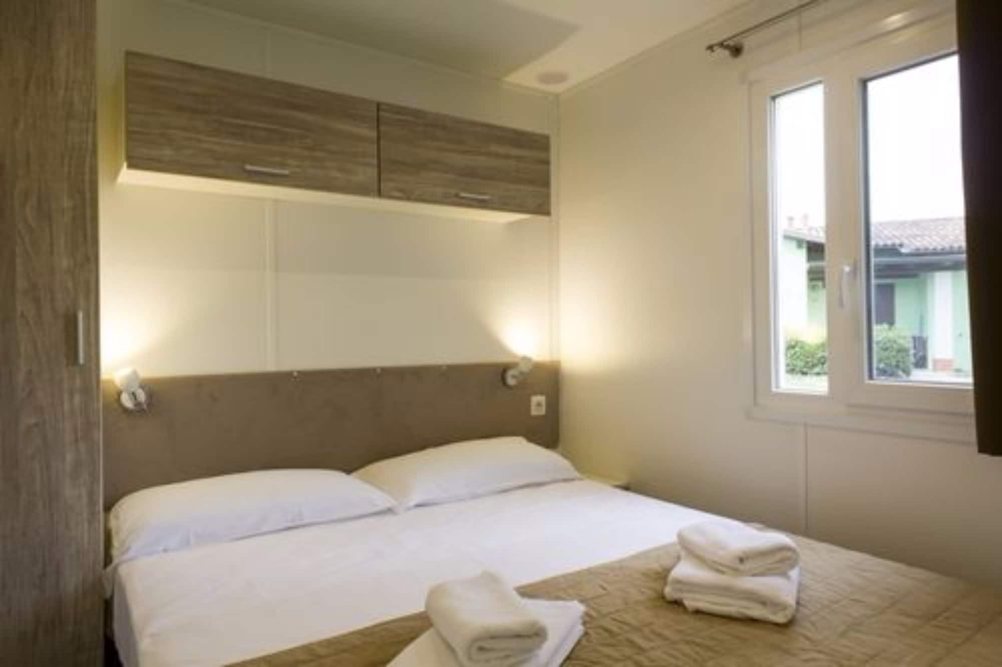 Prestige, 1 Double and 4 Single Beds