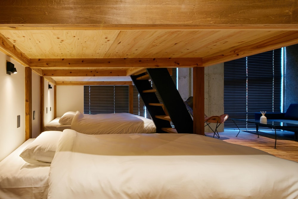 Deluxe, Studio, 2 Double and Twin Beds, River View
