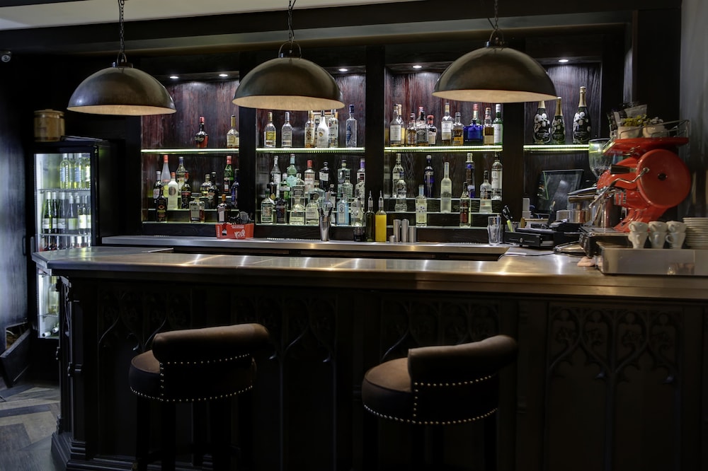 Derwent Manor Boutique Hotel 33/43