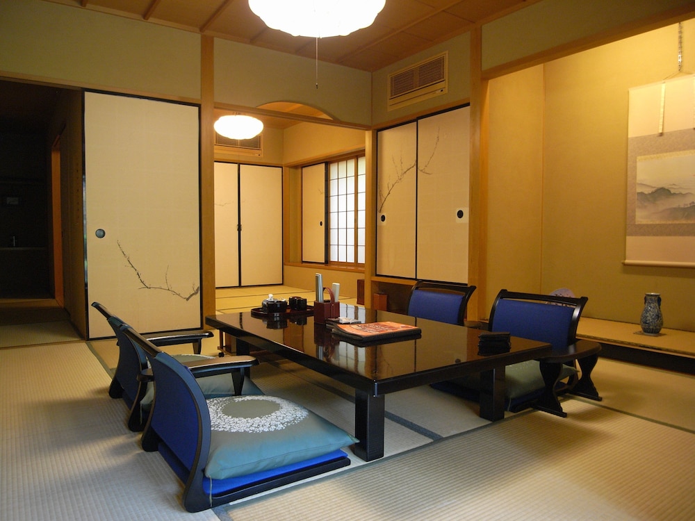 Kawakamiya Kasuitei 13/62
