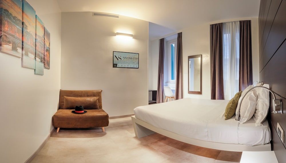 NAVONA SUITES 26/52