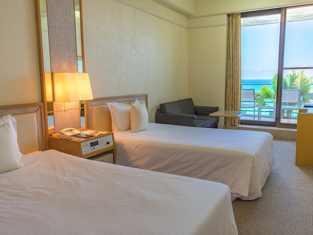 Hotel Moon Beach Okinawa 10/68