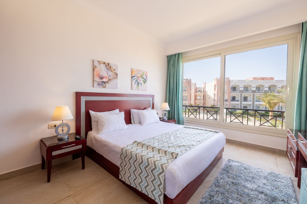 Oyster Bay Beach Suites 23/60