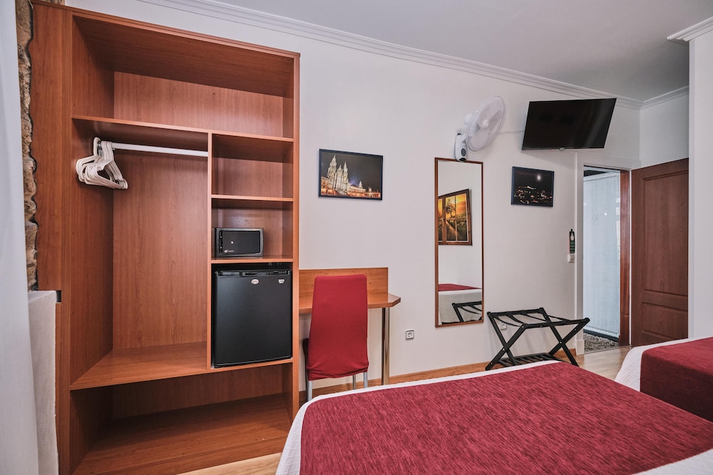 Hotel Entrecercas 18/23