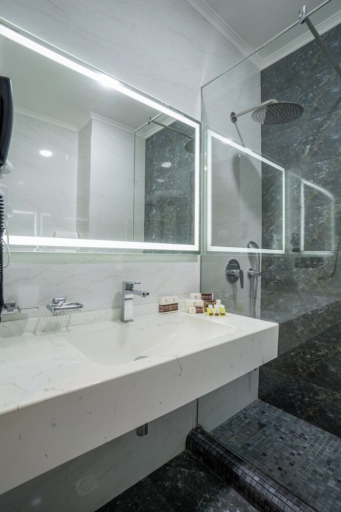 MIRZO HOTEL 60/62