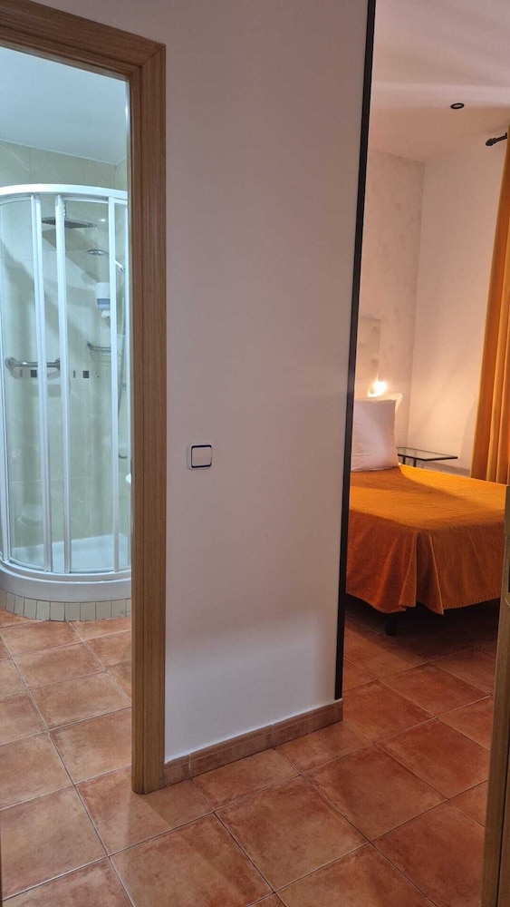 Hostal Las Fuentes 46/66