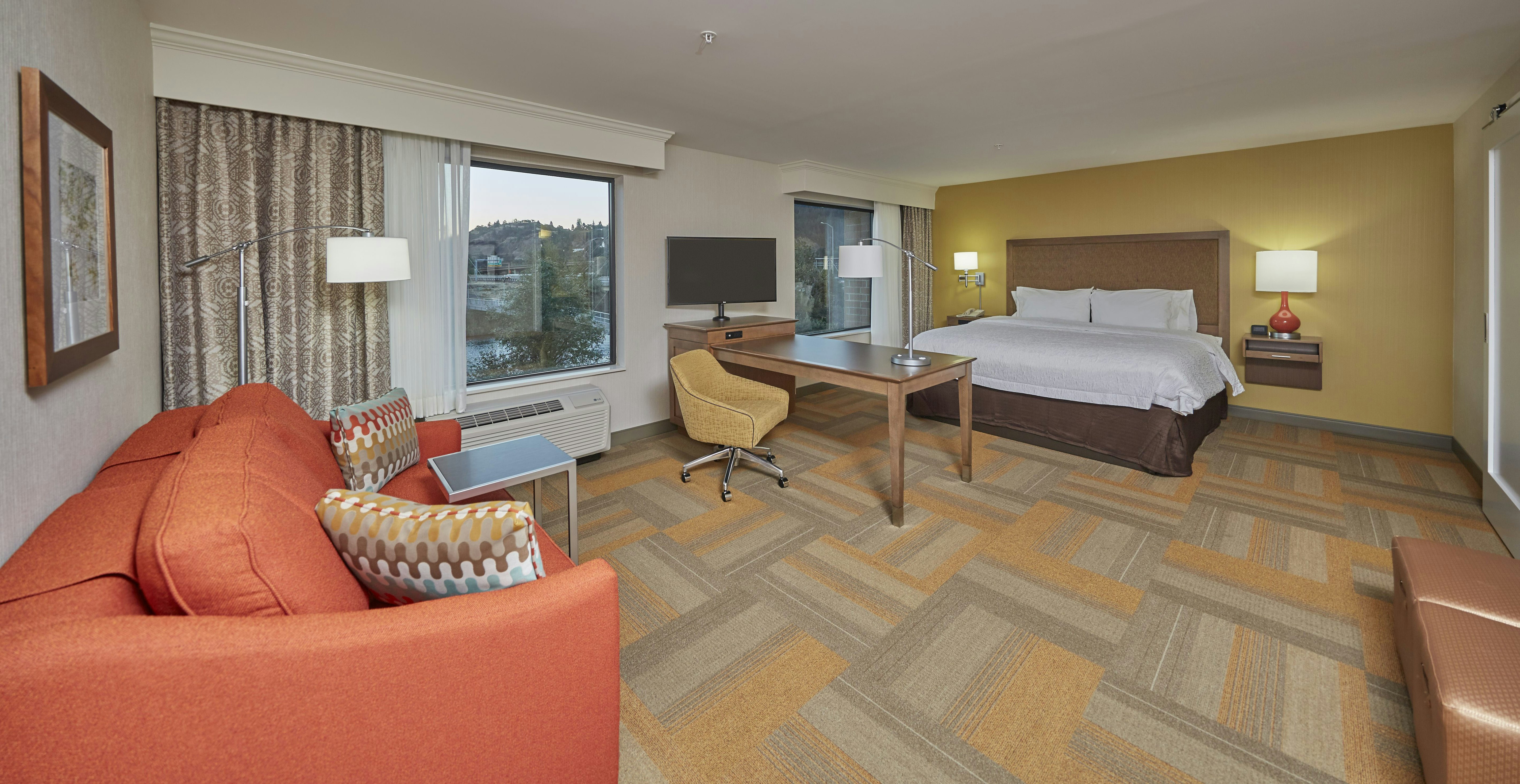 Hampton Inn and Suites Hood River 11/55
