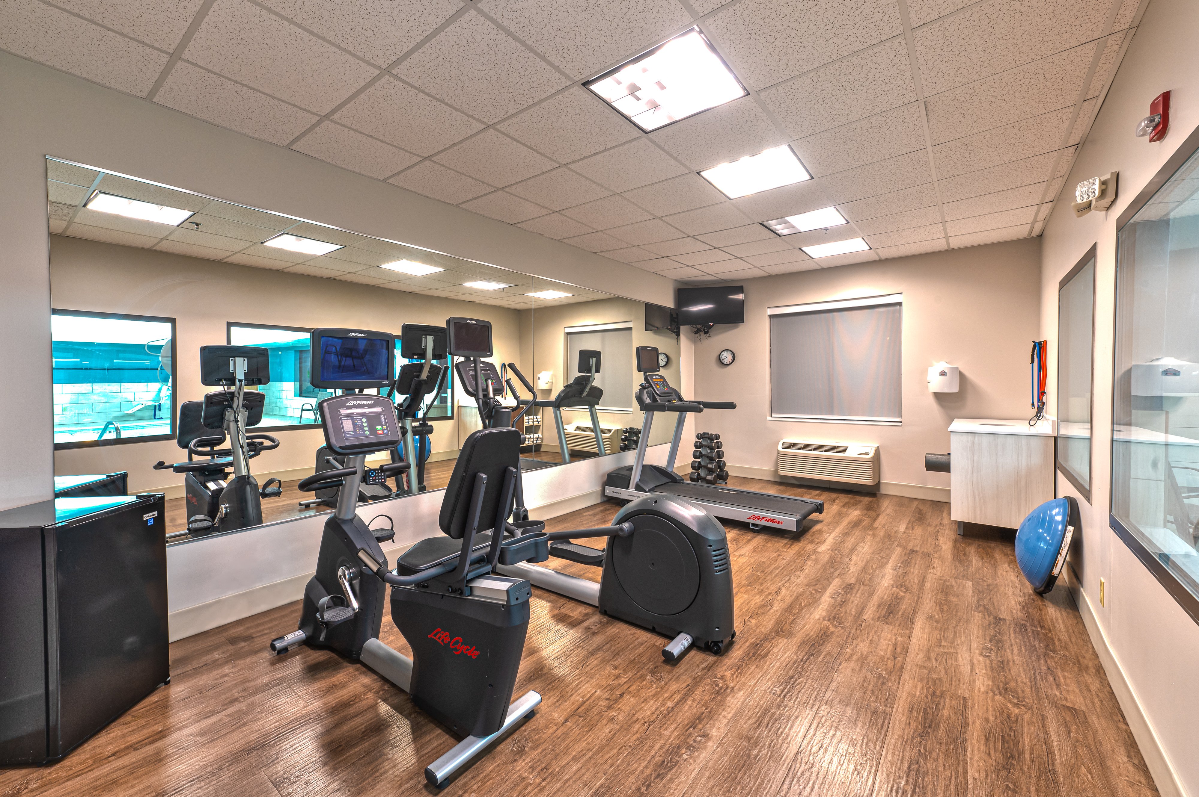 Holiday Inn Express Hotel Suites Goshen 44/75