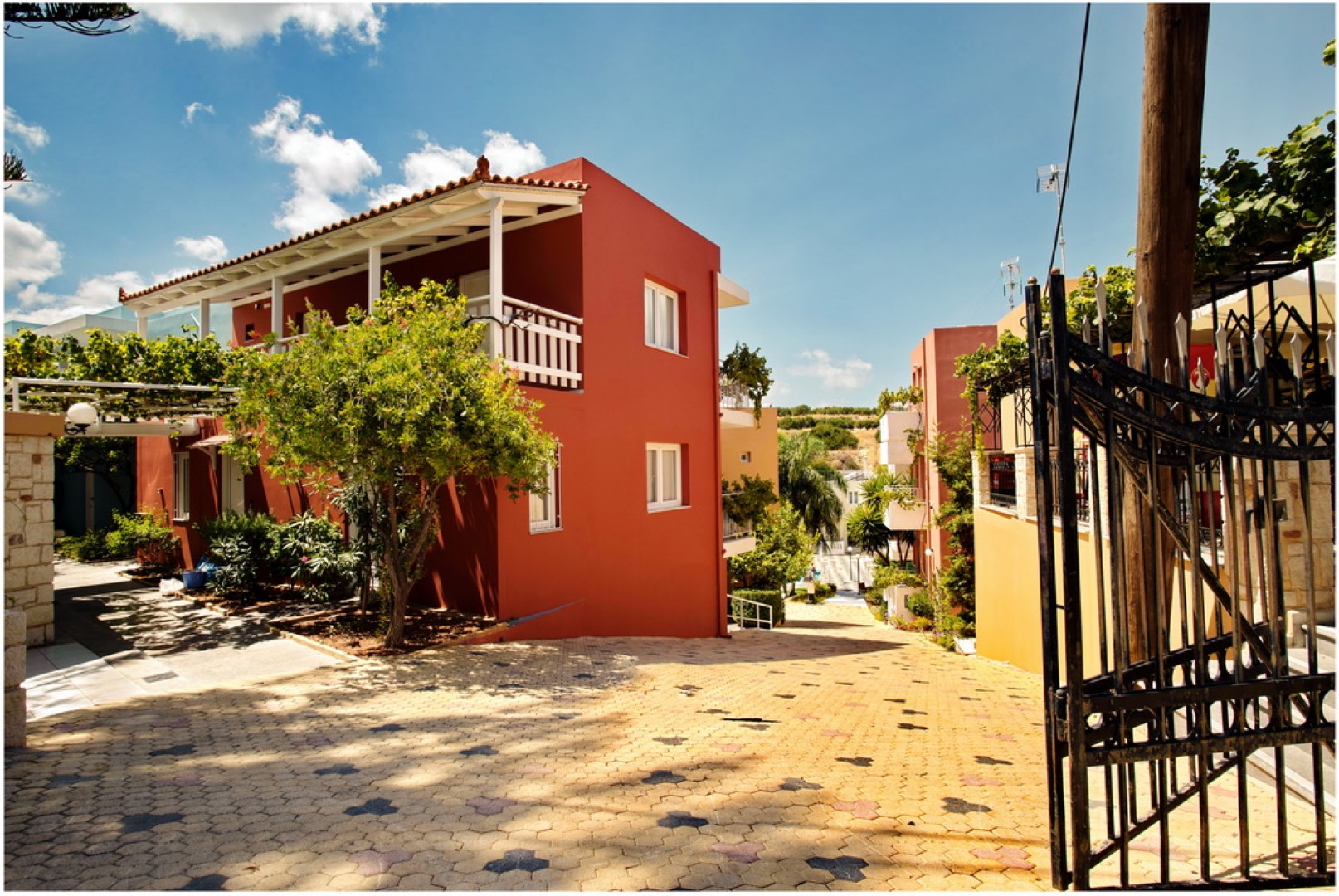 Bellos Hotel & Apartments 30/31