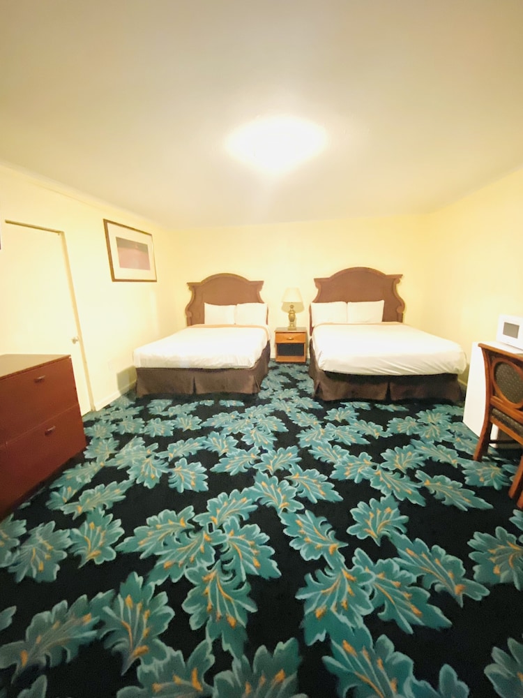 Sunset Inn 8/55