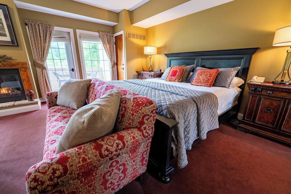 Goldmoor Inn 22/80