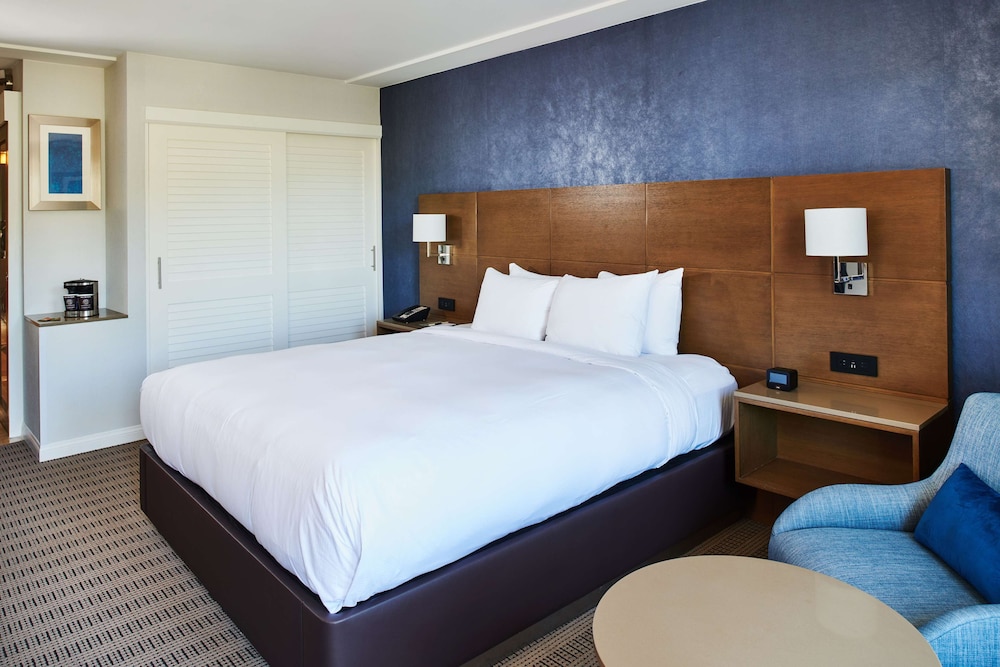 Doubletree By Hilton Torrance South Bay 18/37