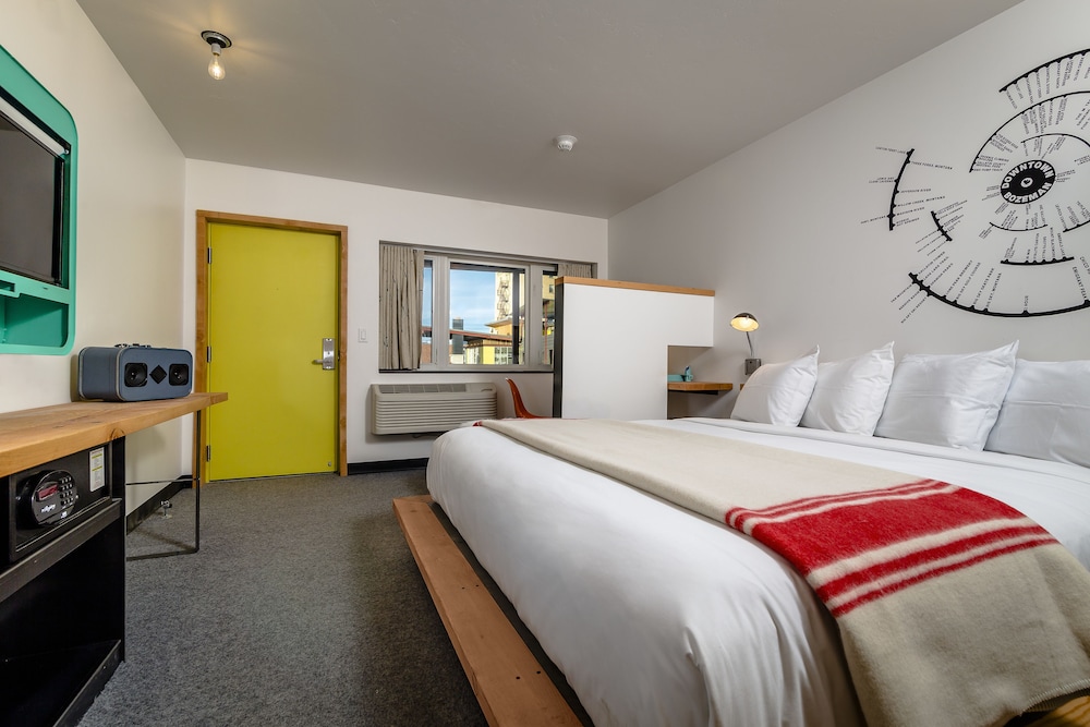 King Bed, Accessible