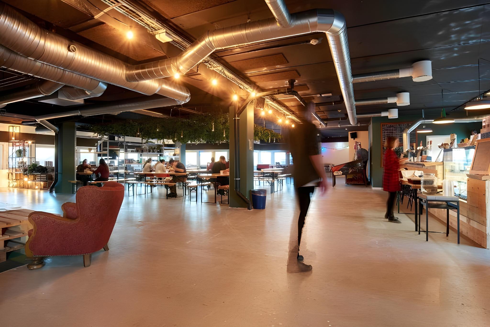 Urban Camper Hostel & Bar 23/28