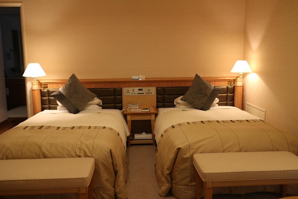 Naspa New Otani Hotel 30/75