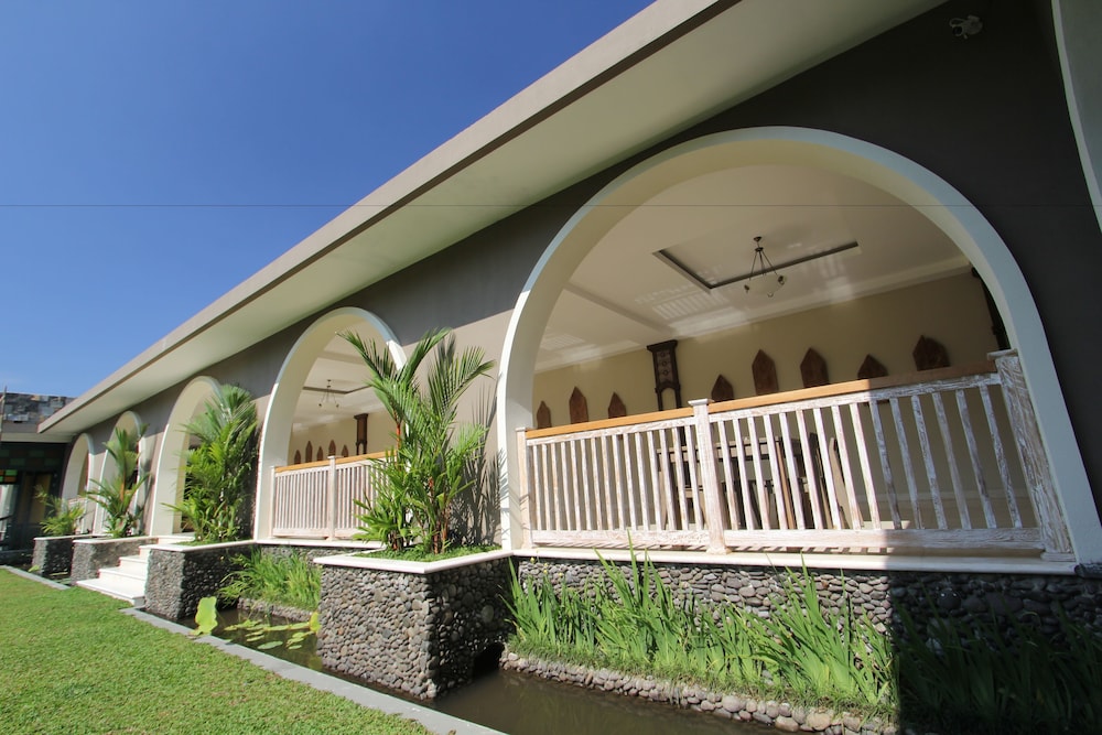 The Westlake Resort Yogya 4/57