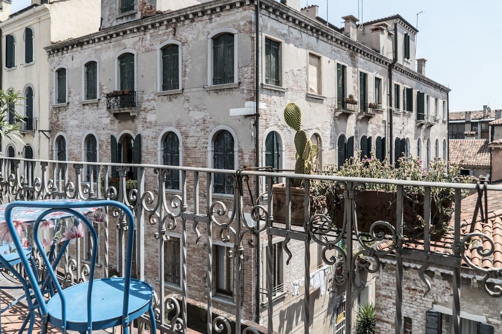 Three Terraces 2/40