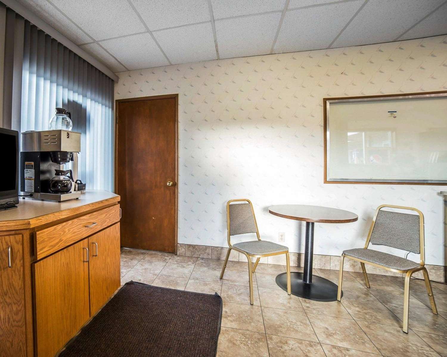 Rodeway Inn & Suites Arlington OR 24/29
