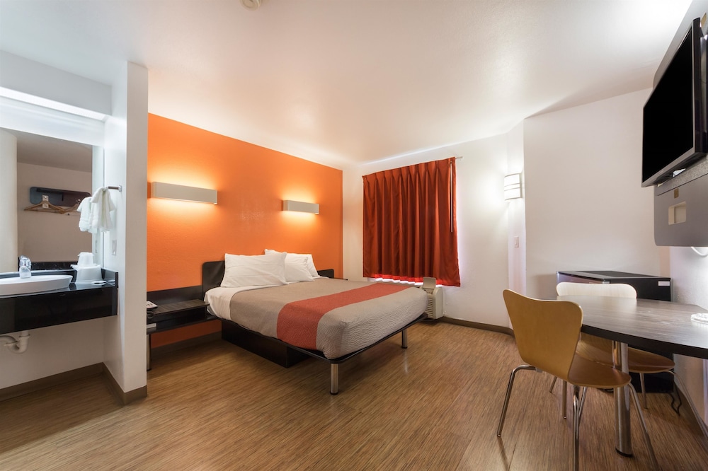Motel6 Dallas, TX - Northeast 22/45