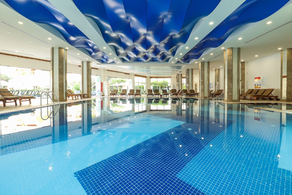 Crystal Waterworld Resort and Spa 20/50