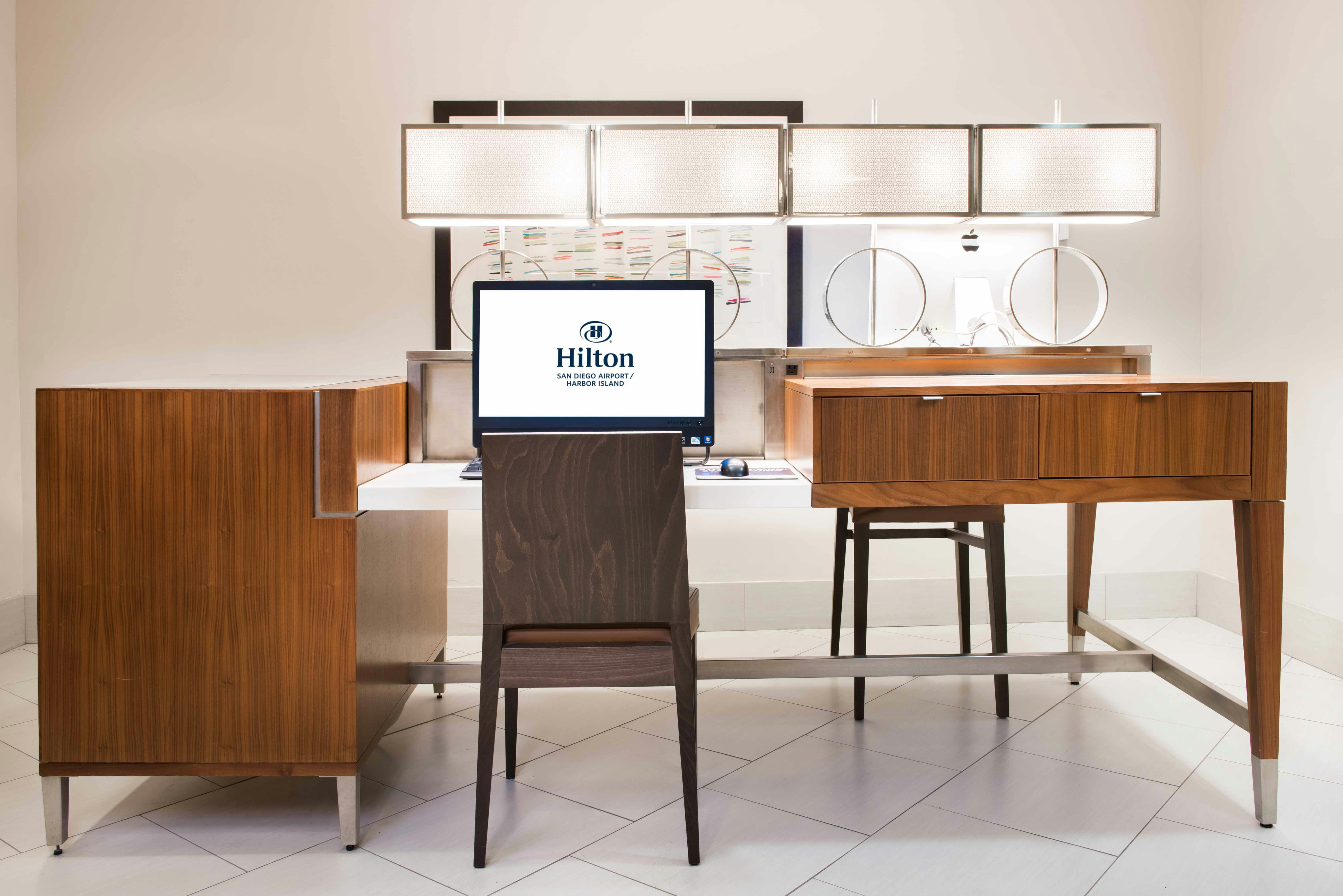 Hilton San Diego Airport Harbor 62/68