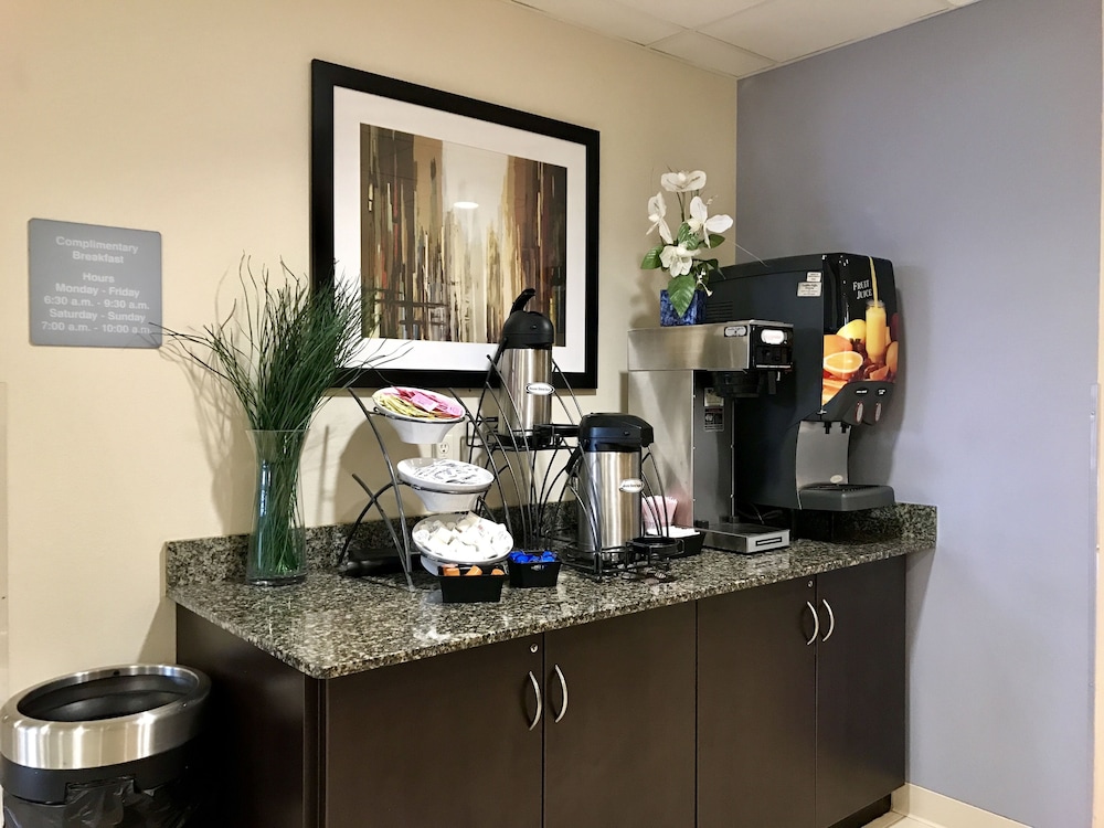 Microtel Inn And Suites Elkhart 25/28