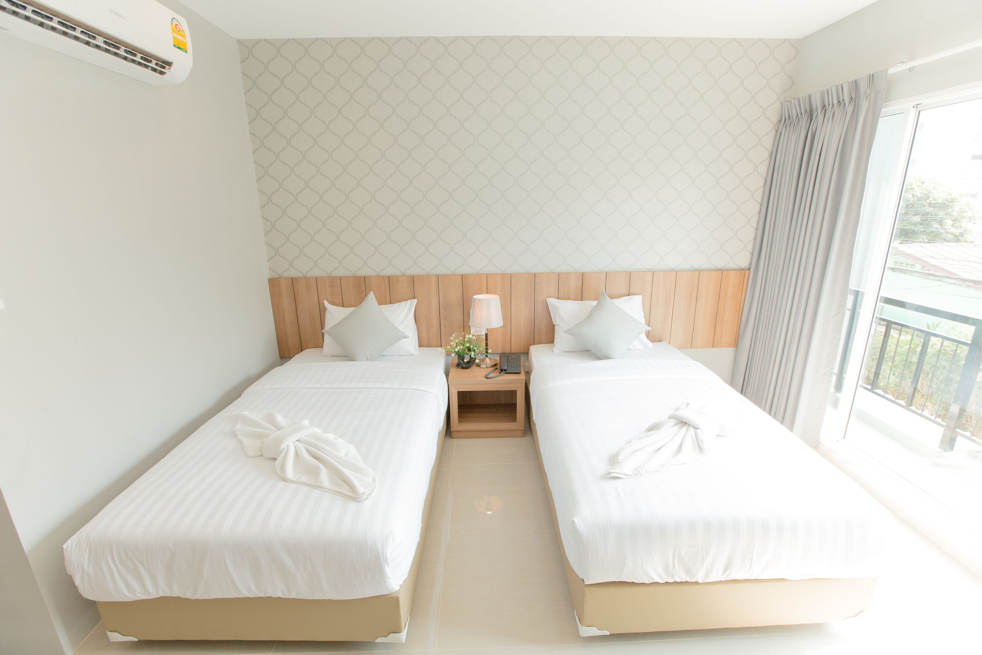 Deluxe, Twin Beds