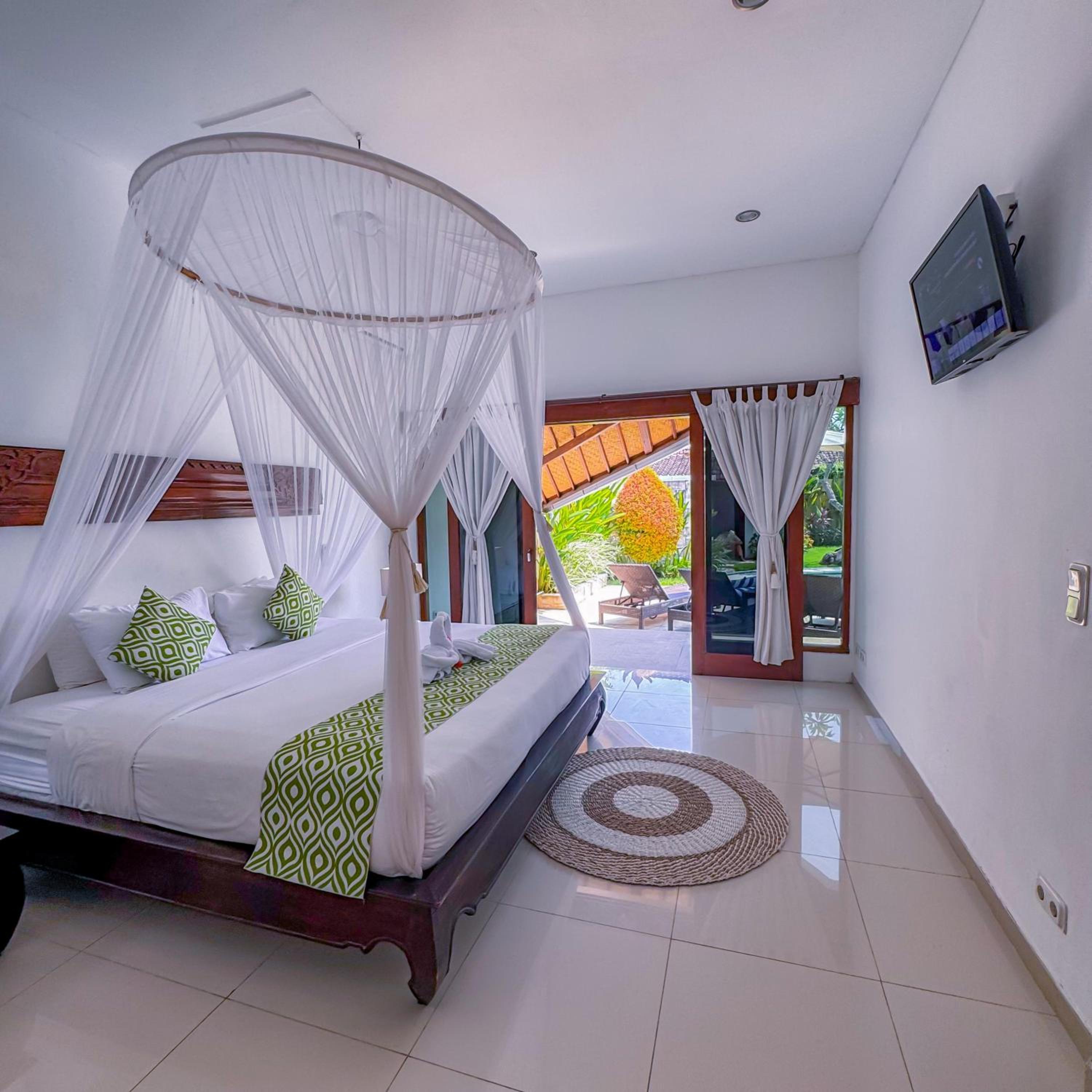 3 Bedrooms, Pool, Villa