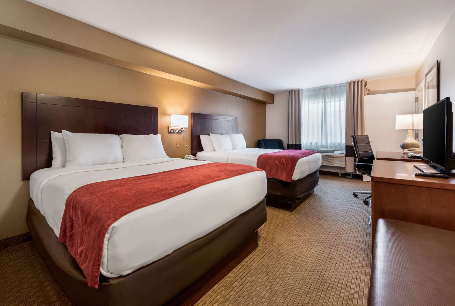Suite, 3 Queen Beds