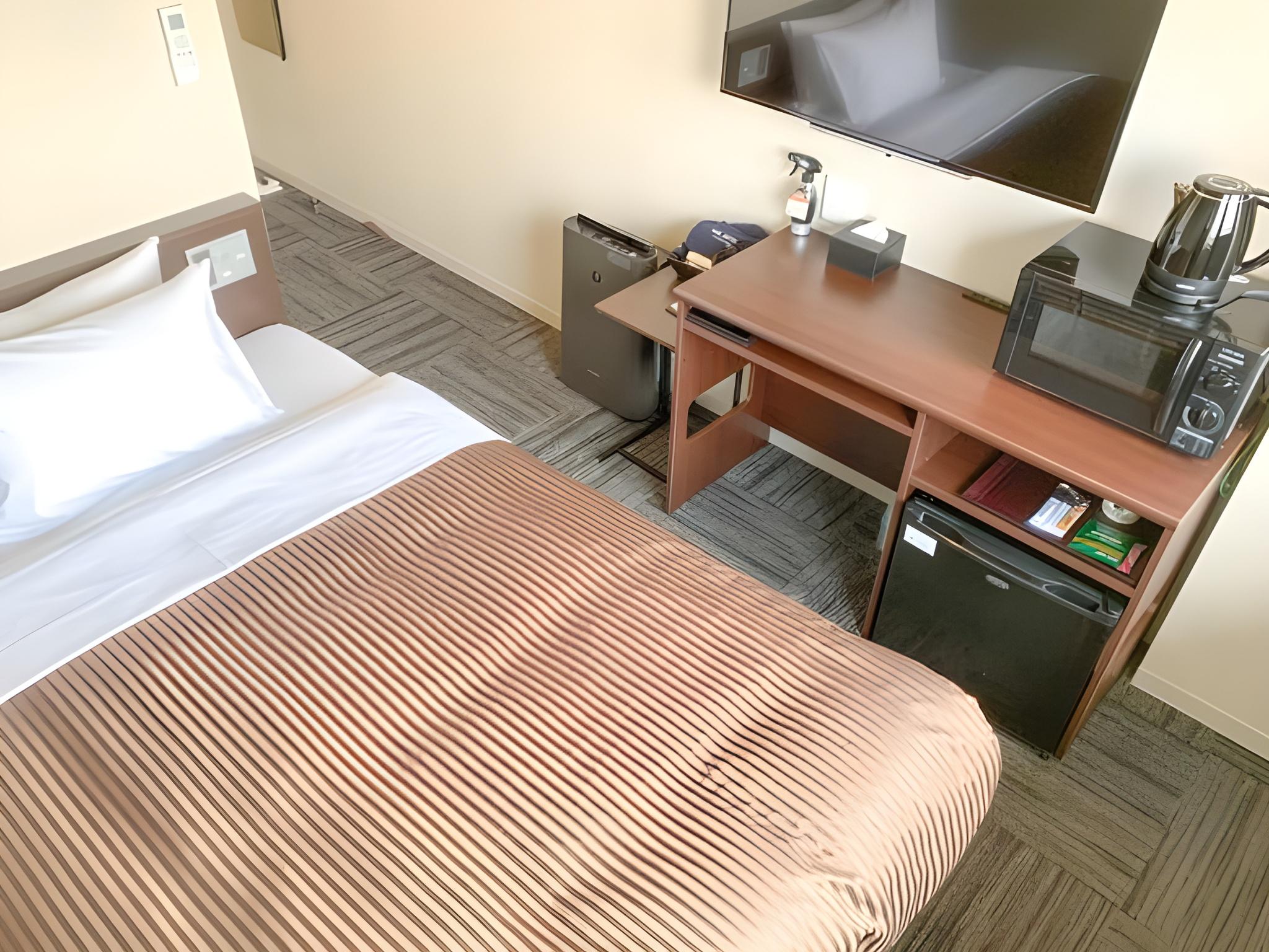 Semi Room, Single, Semi Double Bed