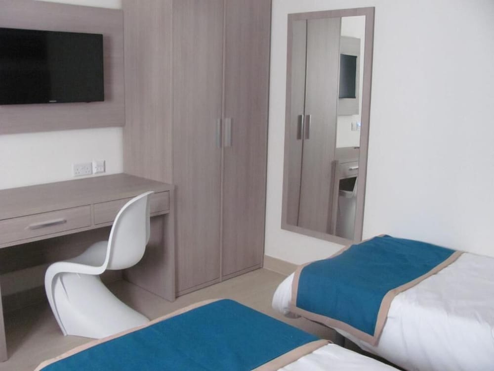 Days Inn Hotel And Residence 43/64